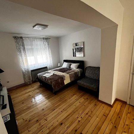 Apartmani Kacara Sremski Karlovci Esterno foto